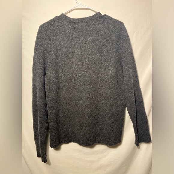OLD NAVY V NECK LONG SLEEVE LAMBSWOOL NYLON DARK GRAY SWEATSHIRT - Picture 3 of 8